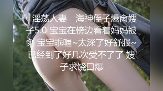 娇小身材颜值新人牙套美女露逼诱惑，揉捏贫乳翘起屁股掰穴，近距离特写毛毛浓密，拍打性感翘臀非常诱人