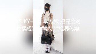   新来的黑丝露脸情趣人妻跟胖哥激情啪啪，亲着小嘴撸着鸡巴