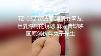  酒店里面双飞姐妹闺蜜花，卫生间趴下交，互相换着抽插