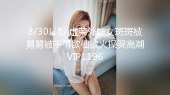 熟女人妻 在家光着屁屁吃大洋吊 展示她一流的口活 边吃边摸逼 最后口爆吃精