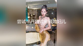 喜欢吃大鸡巴的金发女郎在酒店给男友舔蛋,最后射嘴里