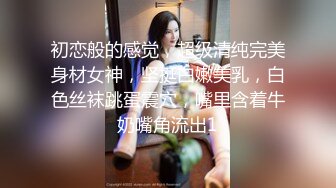 抱着大奶美女 抠逼